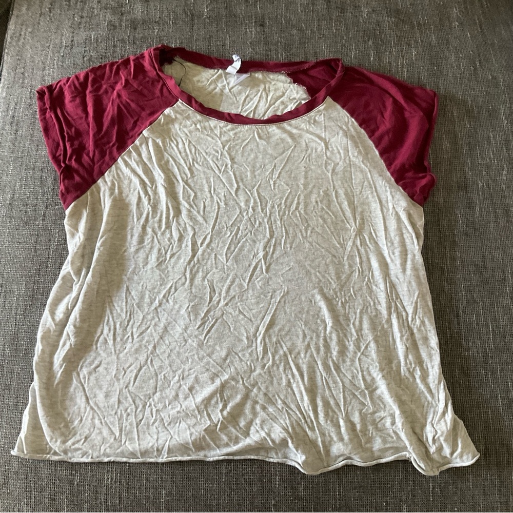 DIVIDED H&M Distressed Baseball Tee (M)